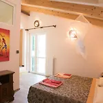 Bed & Breakfast La Casa Dei Gelsi 3*